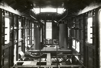 806036 Interieur van een in aanbouw zijnde bak van een mCD-rijtuig van een diesel-electrisch treinstel DE 3 (serie ...